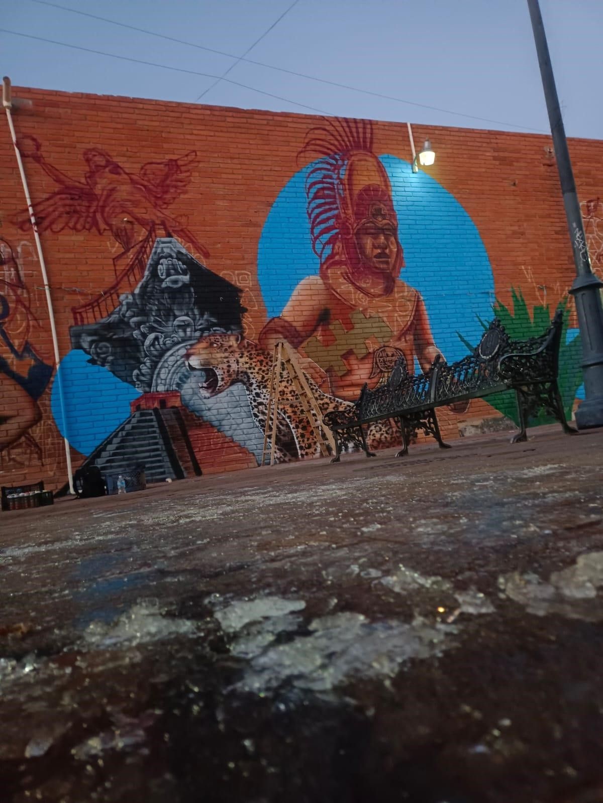 Guerrero azteca y jaguar