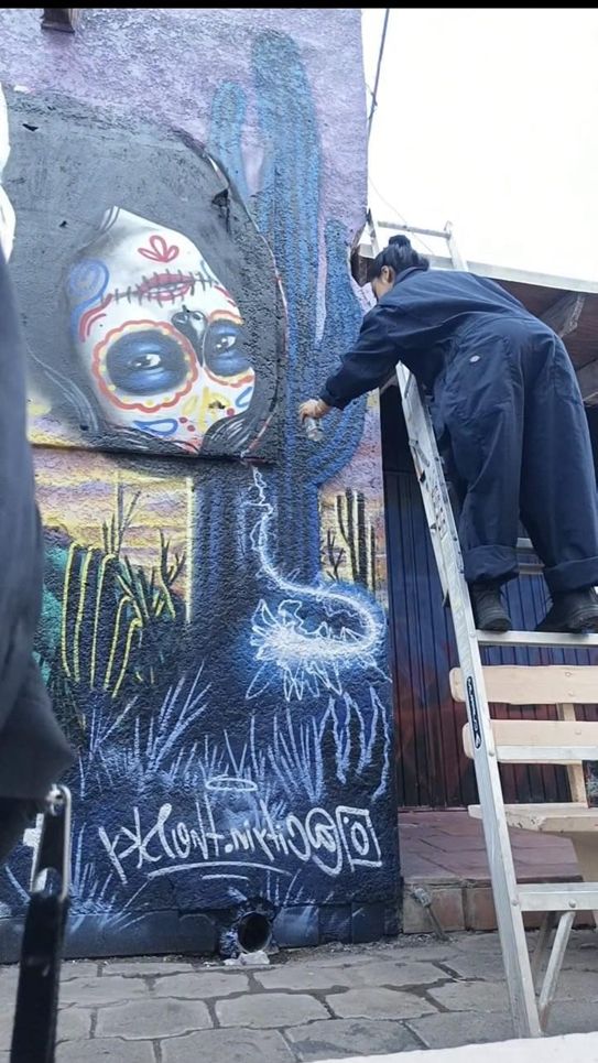 Via pintando una catrina de noche